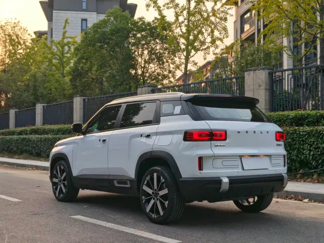 Geely ICON — Фото автомобиля 7