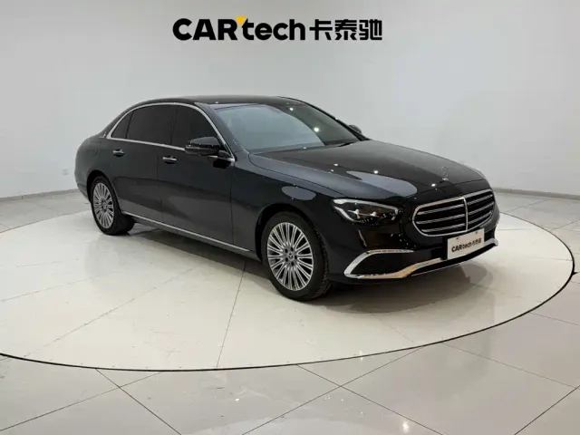 Mercedes-Benz E-Class — Фото автомобиля 4