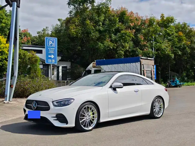 Фотография автомобиля — Mercedes-Benz E-Class