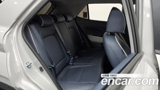 Hyundai Venue — Фото автомобиля 11