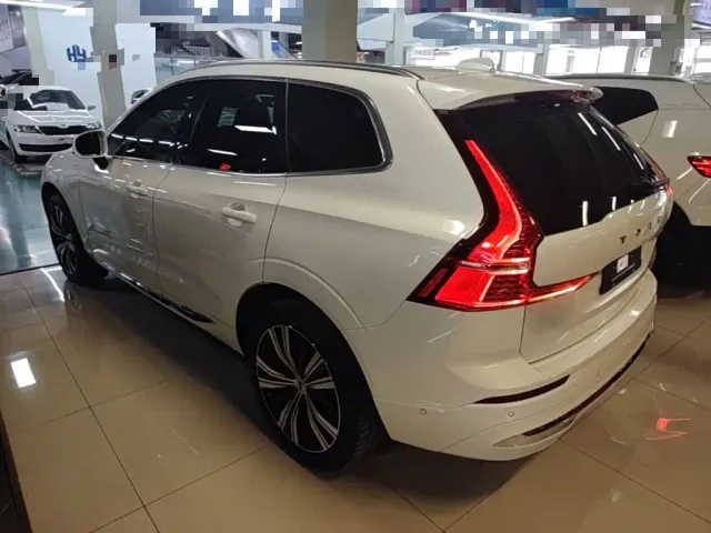 Volvo XC60 — Фото автомобиля 4