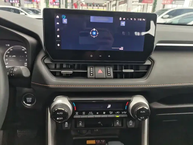 Toyota RAV4 — Фото автомобиля 5