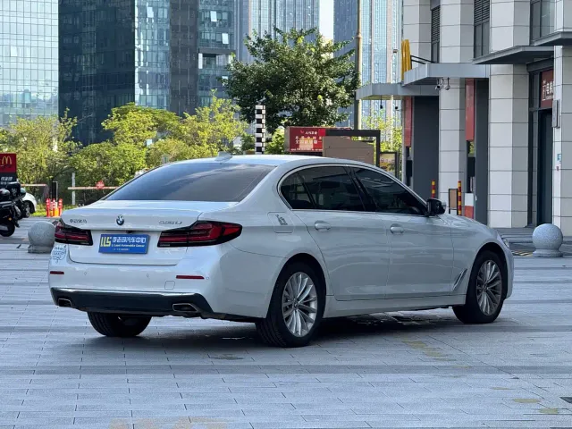 BMW 5 Series — Фото автомобиля 3