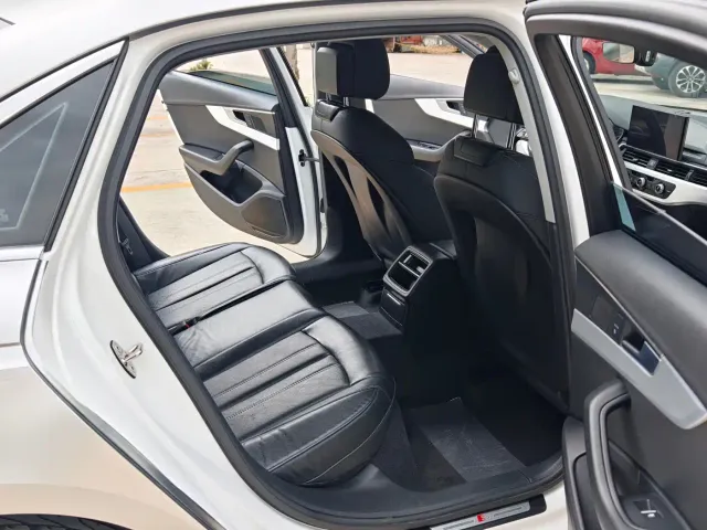 Audi A4L — Фото автомобиля 12
