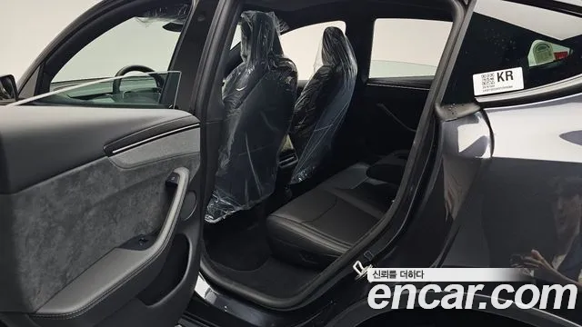 Tesla Model Y — Фото автомобиля 25