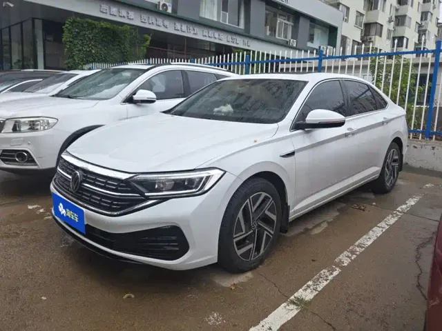 Фотография автомобиля — Volkswagen Sagitar
