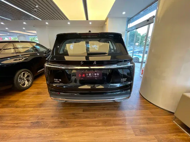 Hongqi HS7 PHEV — Фото автомобиля 11