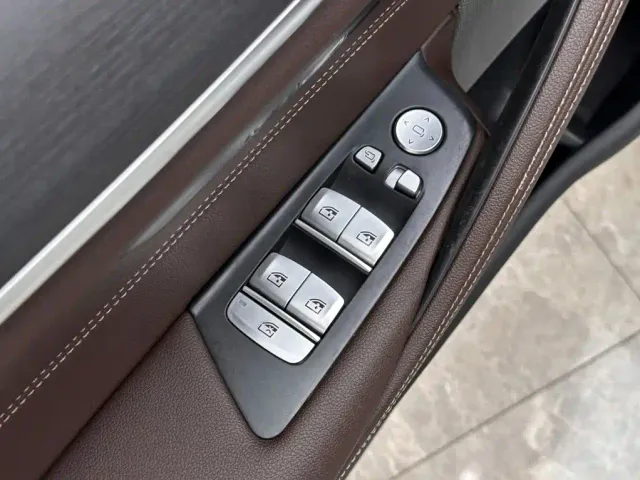 BMW 5 Series — Фото автомобиля 15