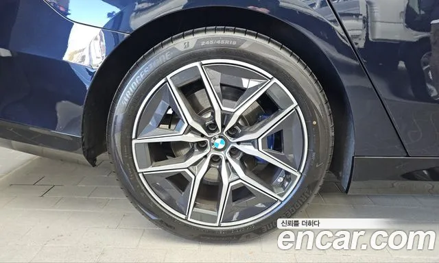 BMW 5 Series — Фото автомобиля 5