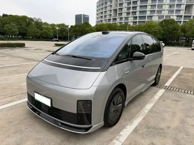 Li Auto MEGA — Фото автомобиля 2