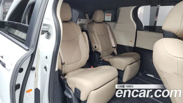 Toyota Sienna — Фото автомобиля 11