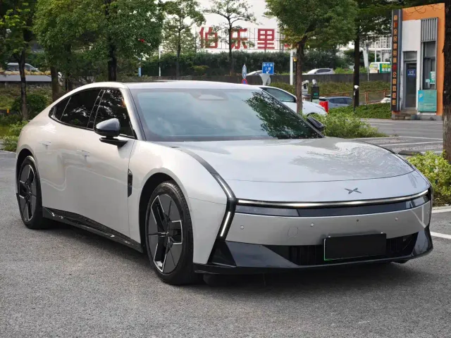 Xpeng P7 — Фото автомобиля 3