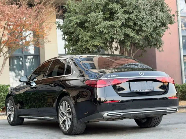 Mercedes-Benz E-Class — Фото автомобиля 7