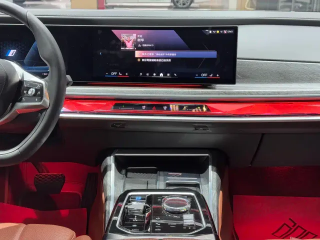 BMW i7 — Фото автомобиля 13