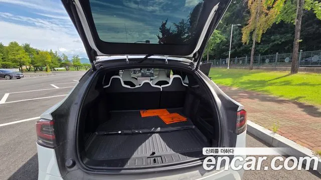 Tesla Model X — Фото автомобиля 11