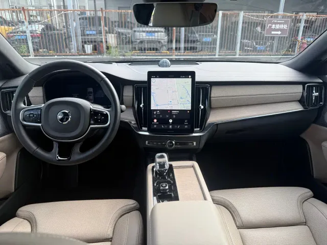 Volvo S90 — Фото автомобиля 16