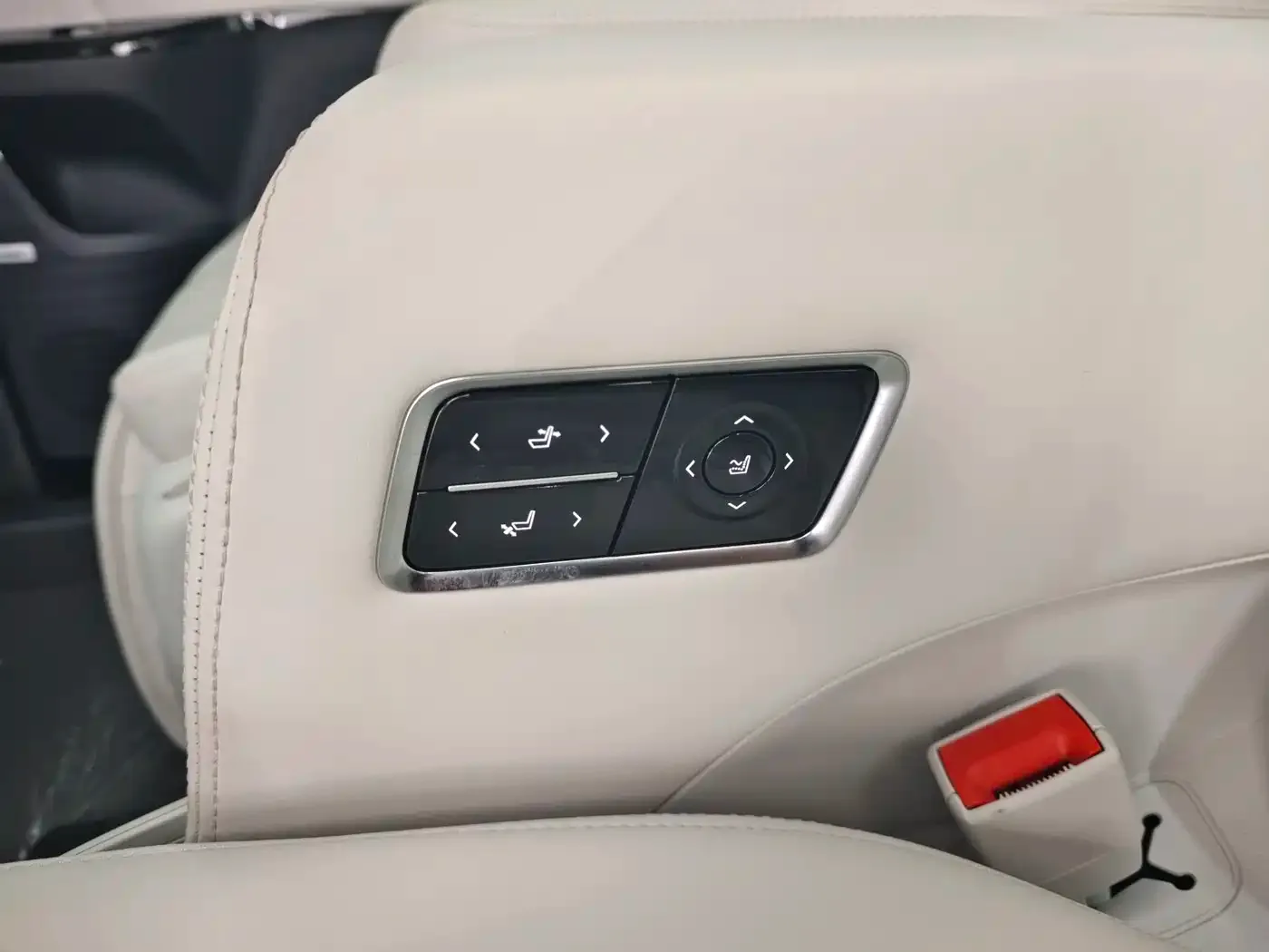 Buick Buick GL8 New Energy 2024 Landglory Luxury Edition 7-Seater — Фото автомобиля 15