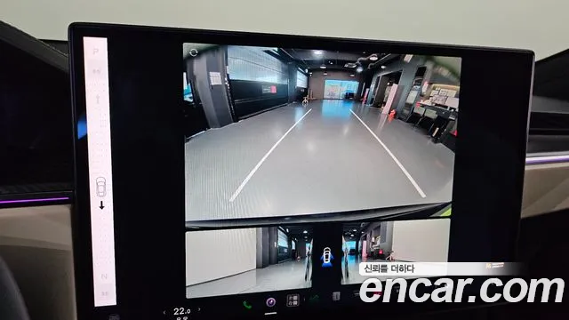 Tesla Model S — Фото автомобиля 15