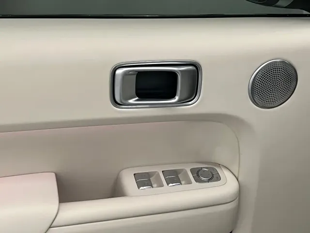 Li Auto L8 — Фото автомобиля 13