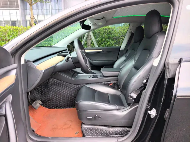 Tesla Model Y — Фото автомобиля 14