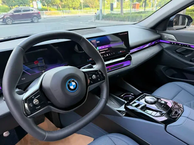 BMW i5 — Фото автомобиля 15