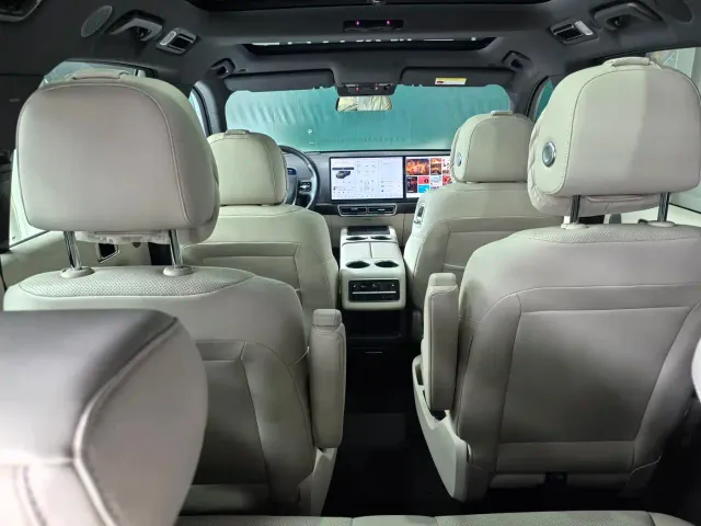 Li Auto L8 — Фото автомобиля 12