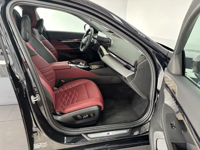 BMW 5 Series — Фото автомобиля 27