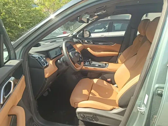 Geely Boyue L — Фото автомобиля 14