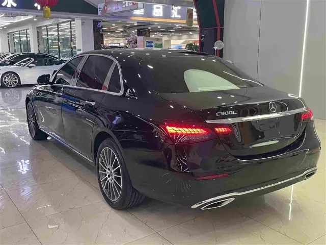 Mercedes-Benz E-Class — Фото автомобиля 13