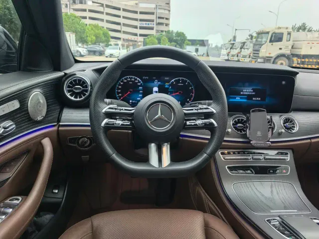 Mercedes-Benz E-Class — Фото автомобиля 11