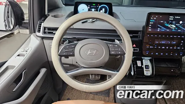 Hyundai Staria Staria 4WD Lounge 9 мест — Фото автомобиля 2