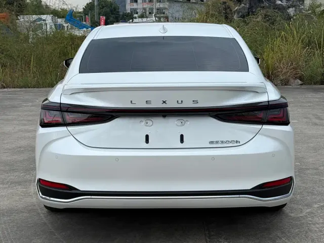 Lexus ES — Фото автомобиля 15