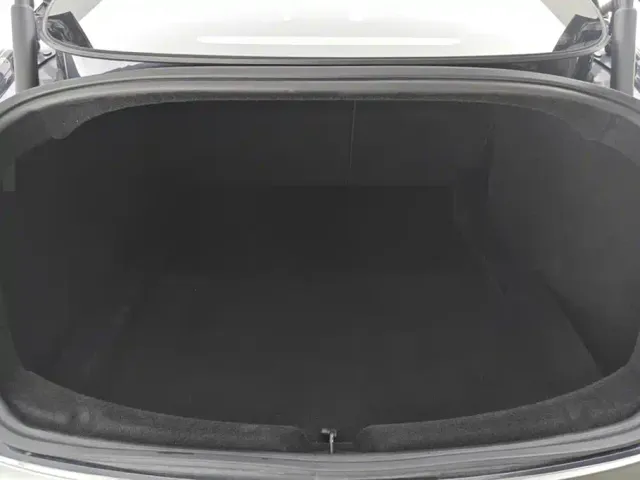 Tesla Model 3 — Фото автомобиля 4