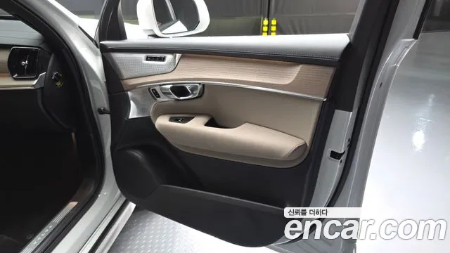 Volvo XC90 — Фото автомобиля 23