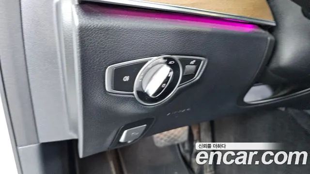 Mercedes-Benz E-Class — Фото автомобиля 25