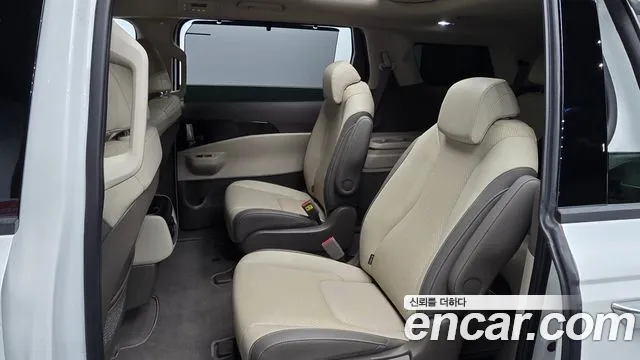 Kia Canival — Фото автомобиля 11