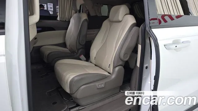 Kia Carnival Generation 4 — Фото автомобиля 11