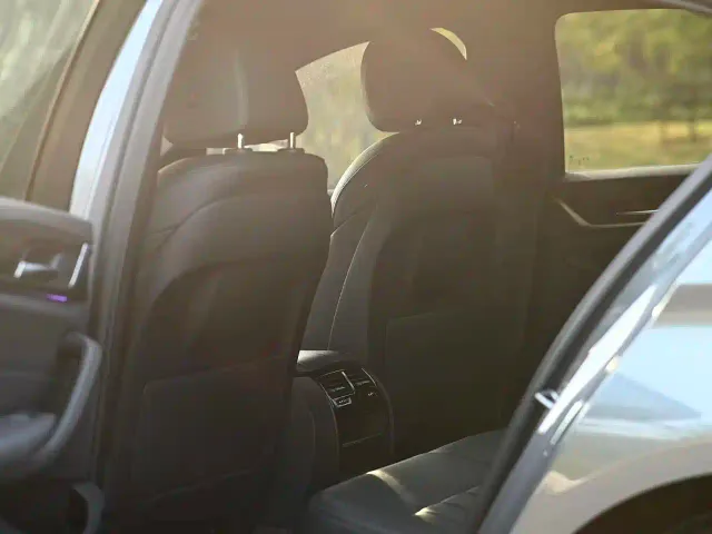 BMW 5 Series — Фото автомобиля 5