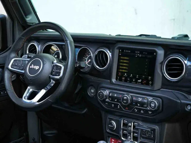 Jeep Wrangler — Фото автомобиля 9