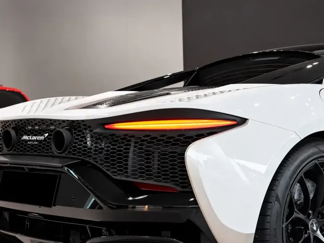 McLaren Artura — Фото автомобиля 12