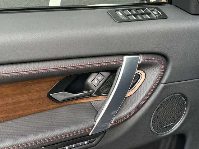 Land Rover Discovery Sport — Фото автомобиля 15