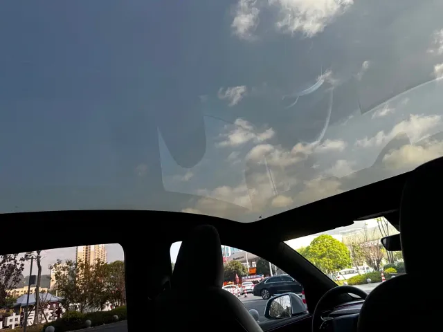 Tesla Model Y — Фото автомобиля 19