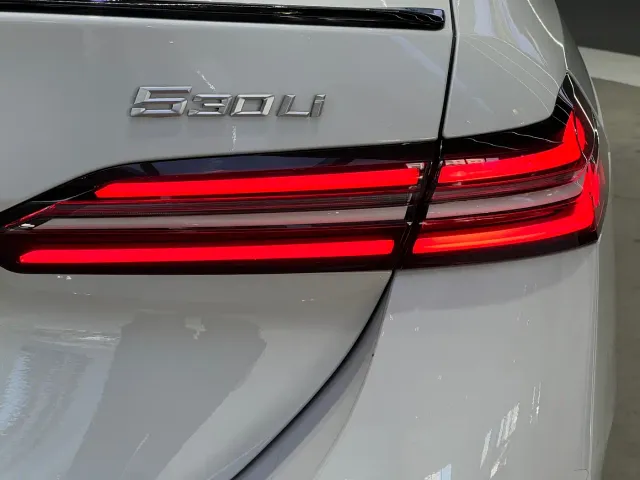 BMW 5 Series — Фото автомобиля 17