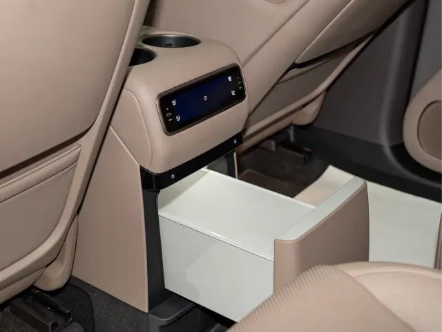 Li Auto i8 — Фото автомобиля 4