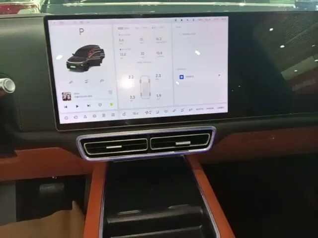 Li Auto L8 — Фото автомобиля 12