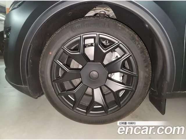 Tesla Model Y — Фото автомобиля 16