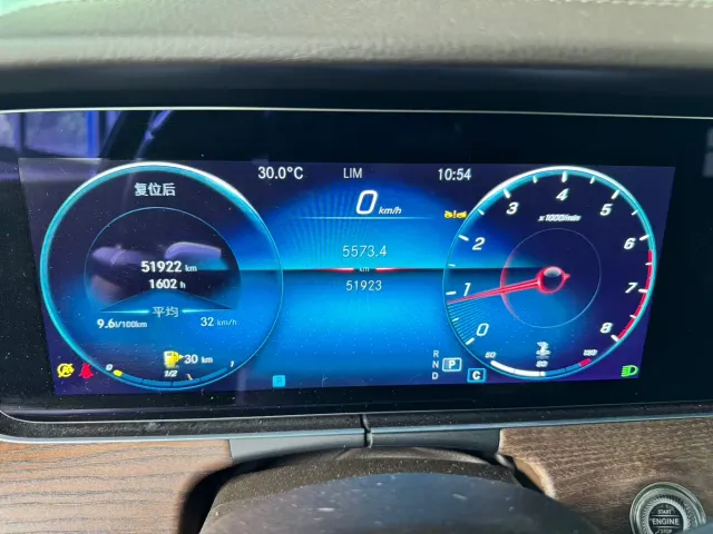 Mercedes-Benz E-Class — Фото автомобиля 11