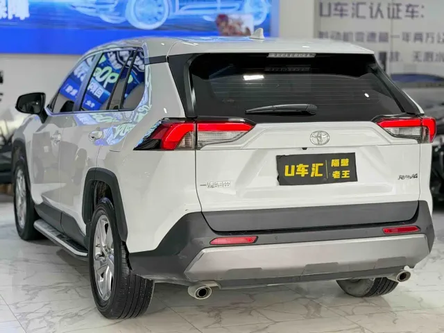 Toyota RAV4 — Фото автомобиля 9