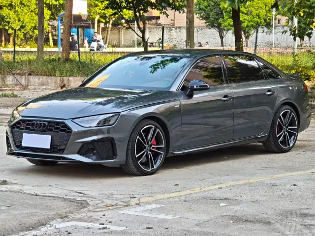 Фотография автомобиля — Audi A4L
