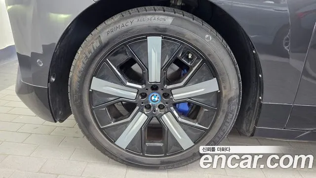 BMW iX — Фото автомобиля 5